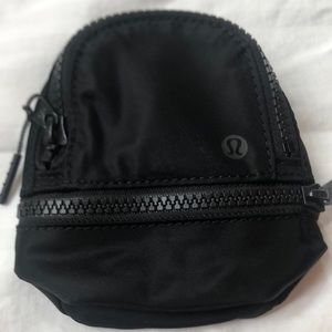 City Adventure Backpack Nano in black with gold clip